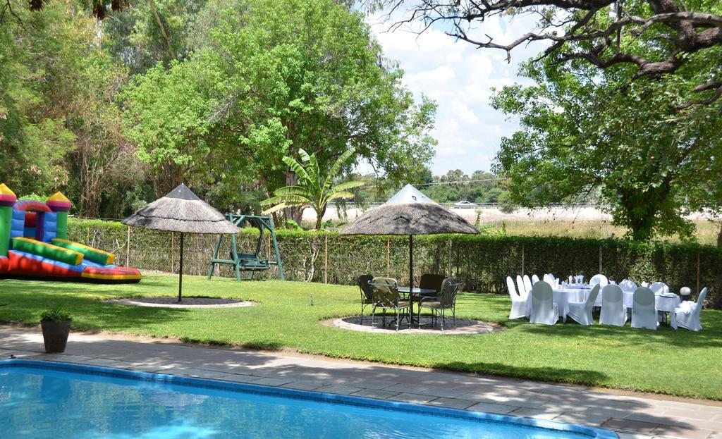 Cresta Riley'S Hotel Maun Esterno foto