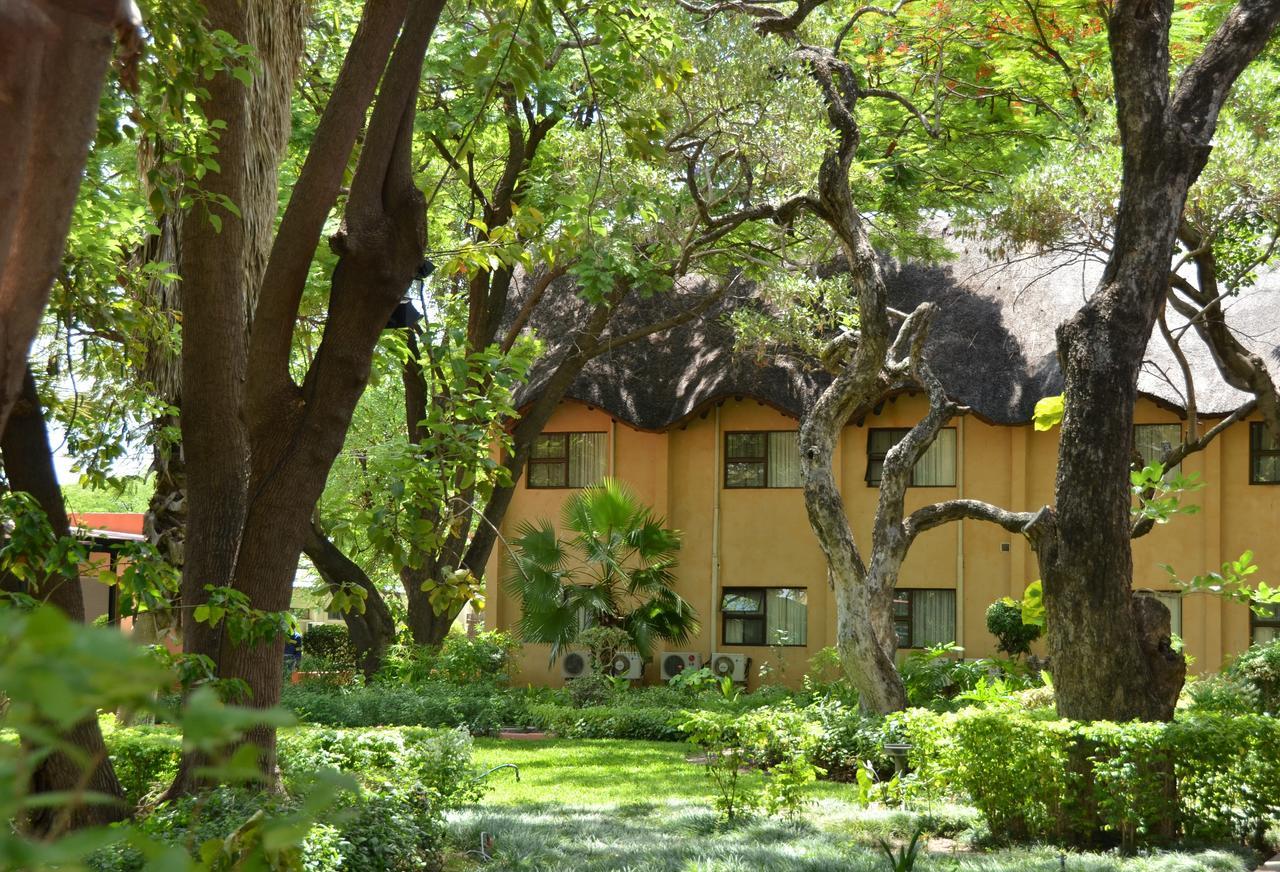 Cresta Riley'S Hotel Maun Esterno foto