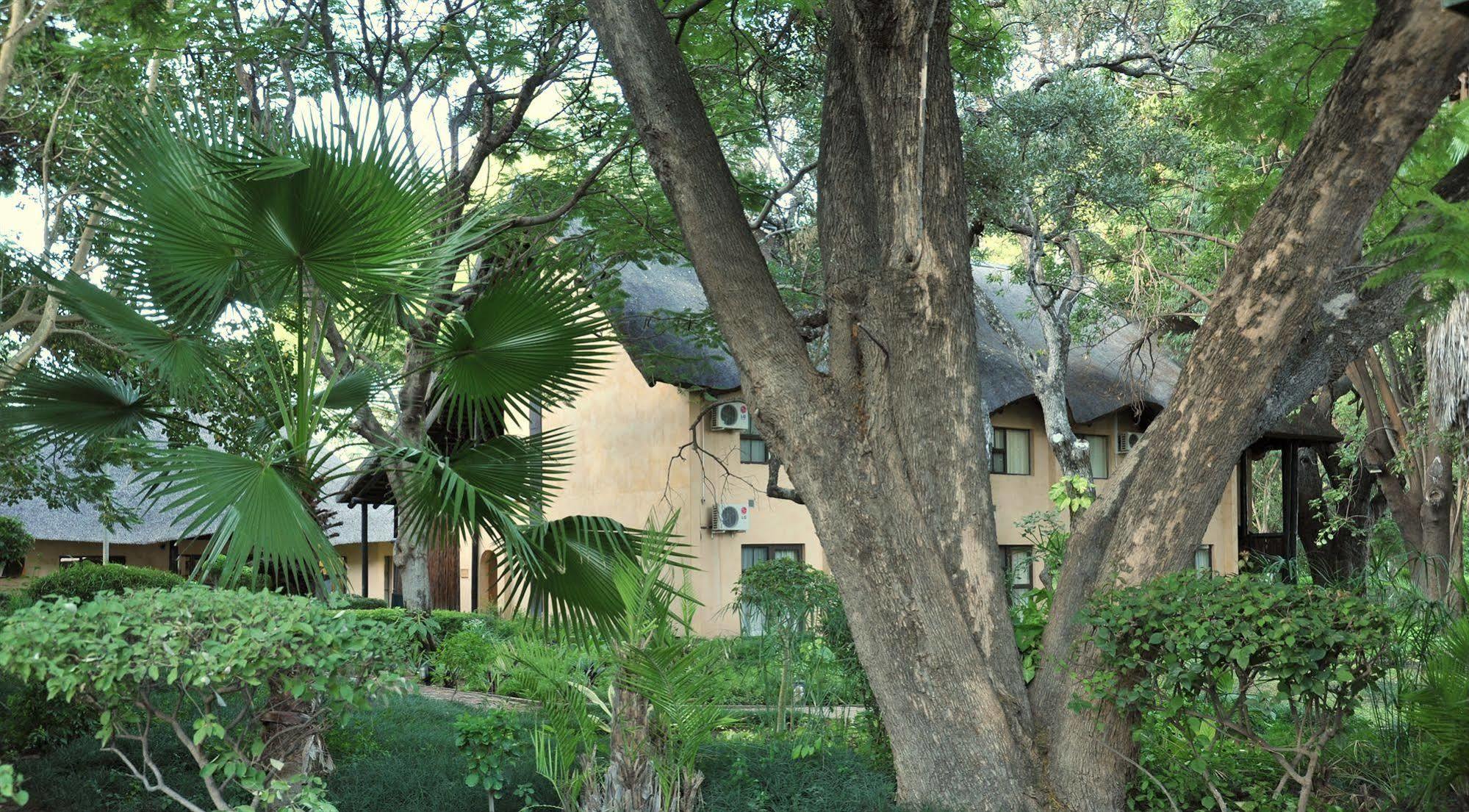 Cresta Riley'S Hotel Maun Esterno foto