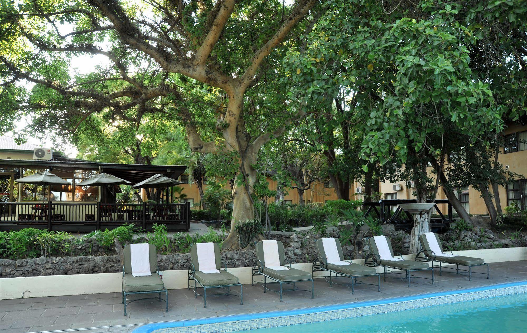 Cresta Riley'S Hotel Maun Esterno foto