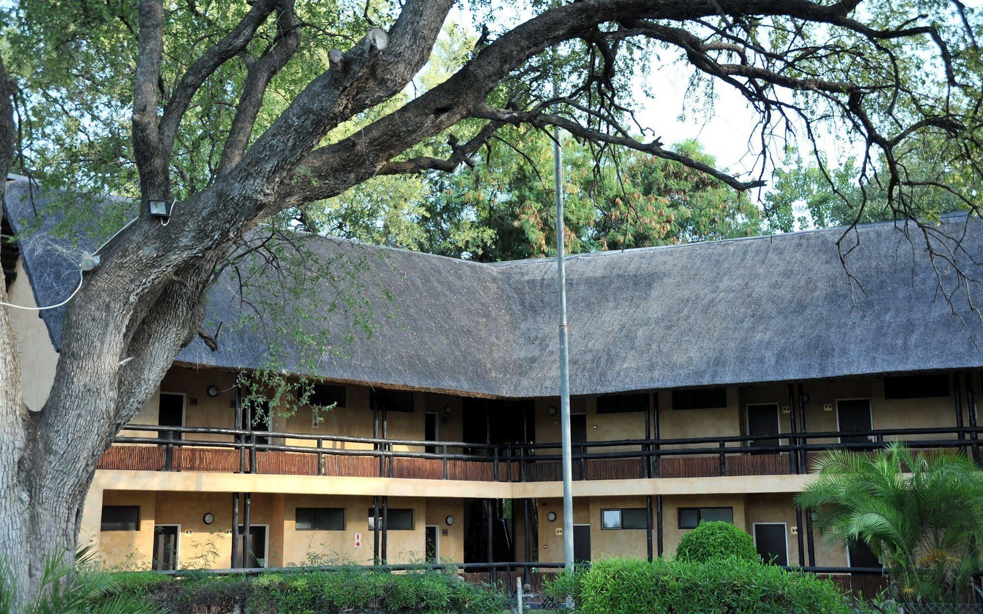 Cresta Riley'S Hotel Maun Esterno foto